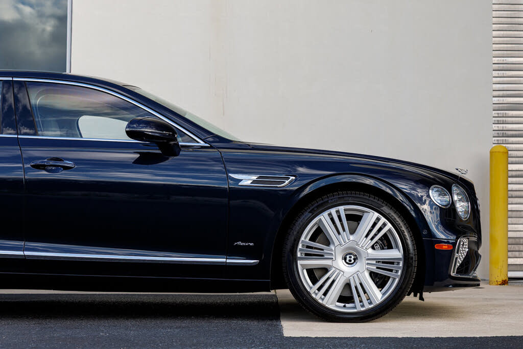 2026 Bentley Flying Spur Azure AWD photo 18