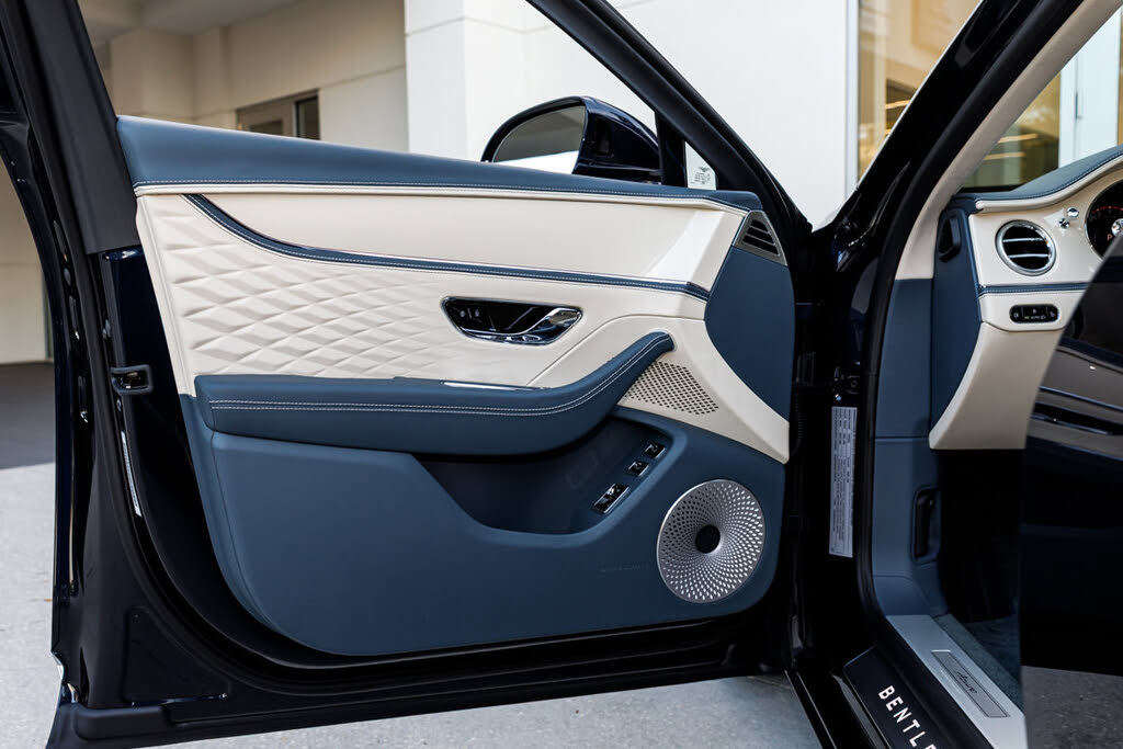 2026 Bentley Flying Spur Azure AWD photo 24