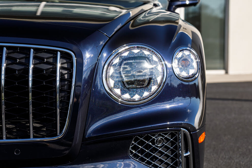 2026 Bentley Flying Spur Azure AWD photo 4