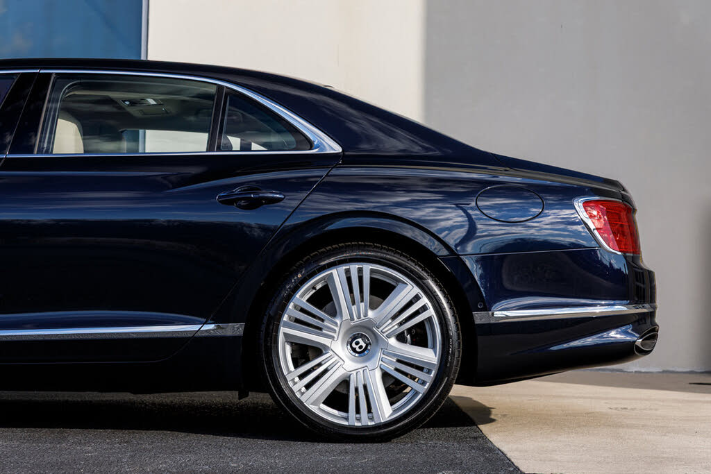 2026 Bentley Flying Spur Azure AWD photo 8