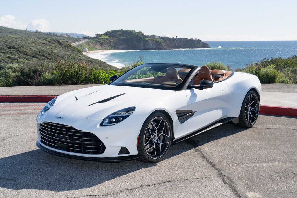 2026 Aston Martin Vanquish Volante RWD photo 3