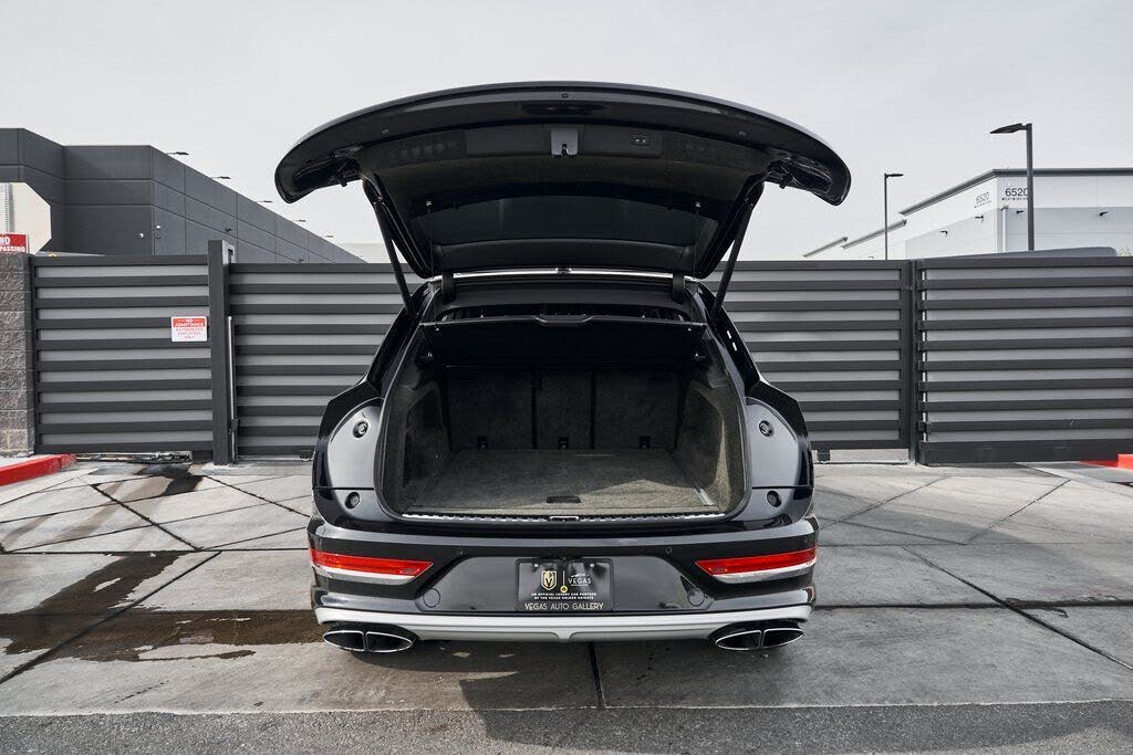 2023 Bentley Bentayga Azure V8 AWD photo 17