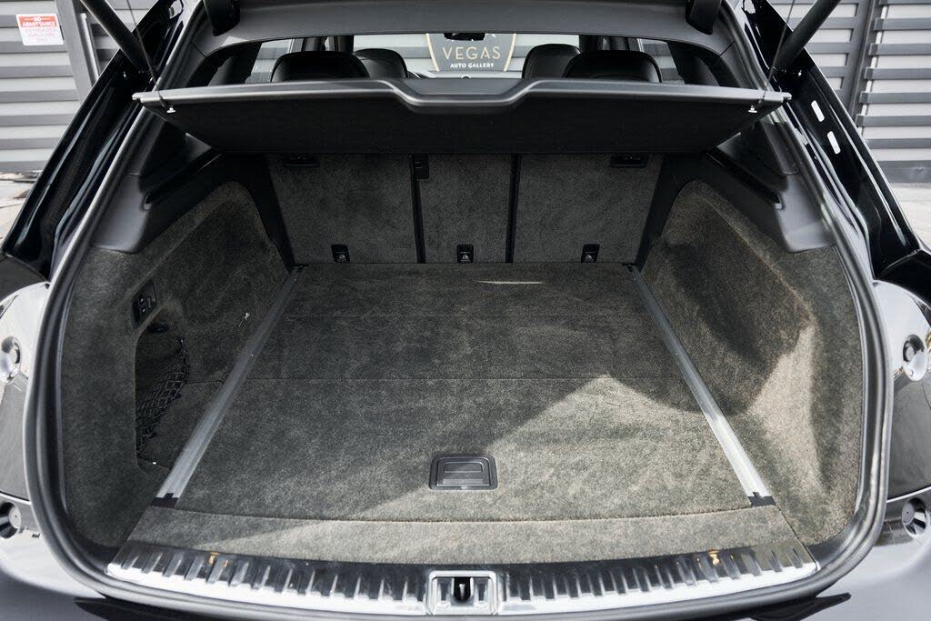 2023 Bentley Bentayga Azure V8 AWD photo 18