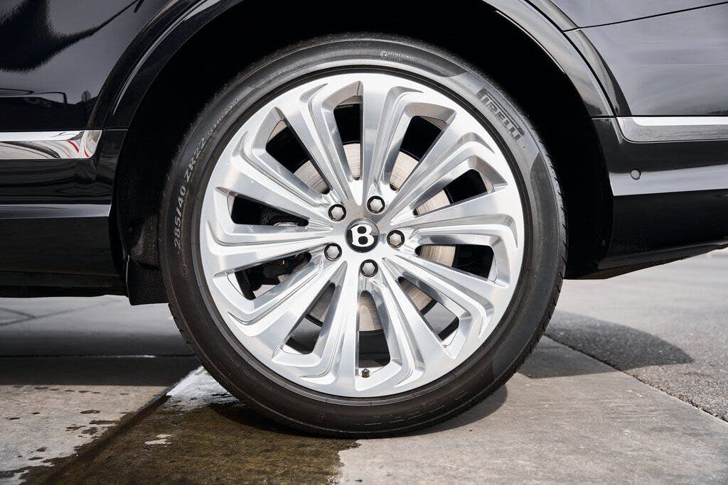 2023 Bentley Bentayga Azure V8 AWD photo 19