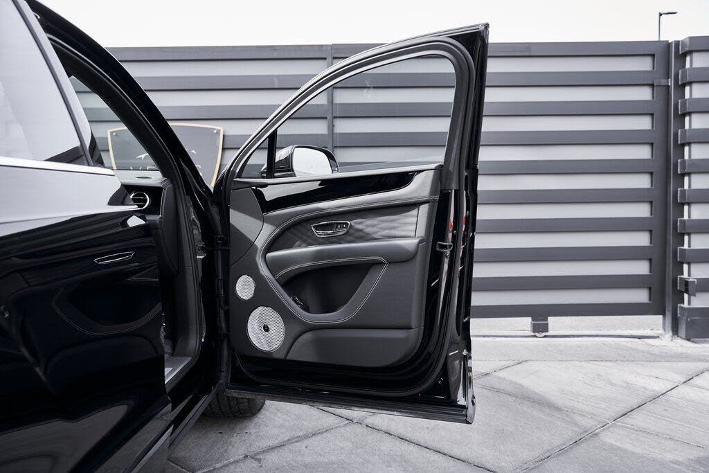 2023 Bentley Bentayga Azure V8 AWD photo 22