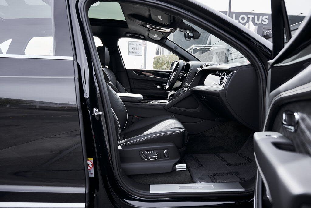 2023 Bentley Bentayga Azure V8 AWD photo 24