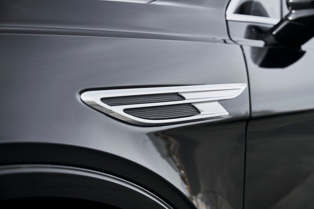 2023 Bentley Bentayga Azure V8 AWD photo 9
