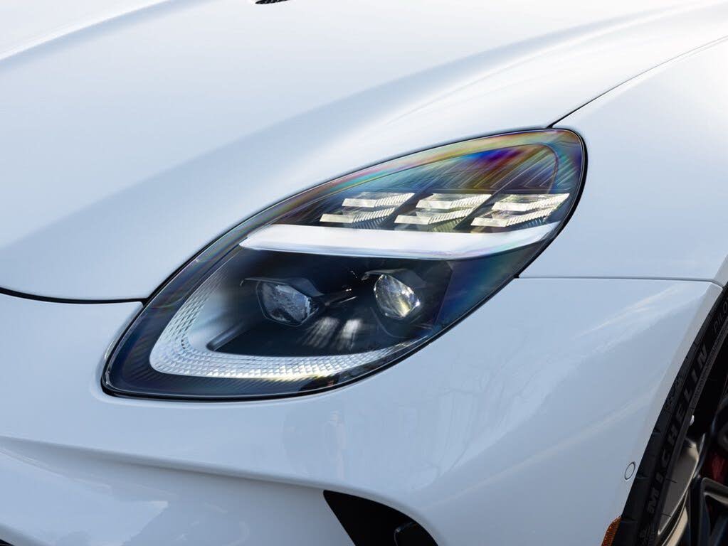 2026 Aston Martin Vantage S Coupe RWD photo 17