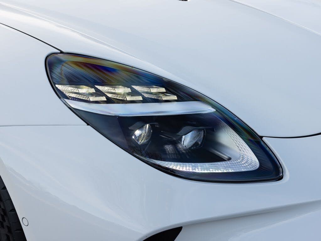 2026 Aston Martin Vantage S Coupe RWD photo 18