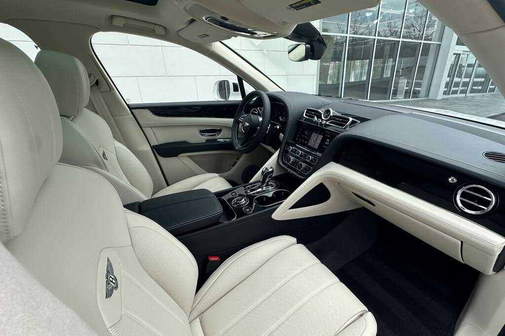 2026 Bentley Bentayga V8 AWD photo 2