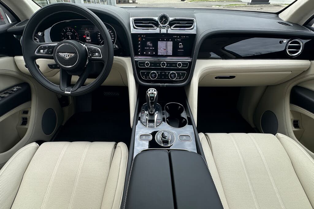 2026 Bentley Bentayga V8 AWD photo 4