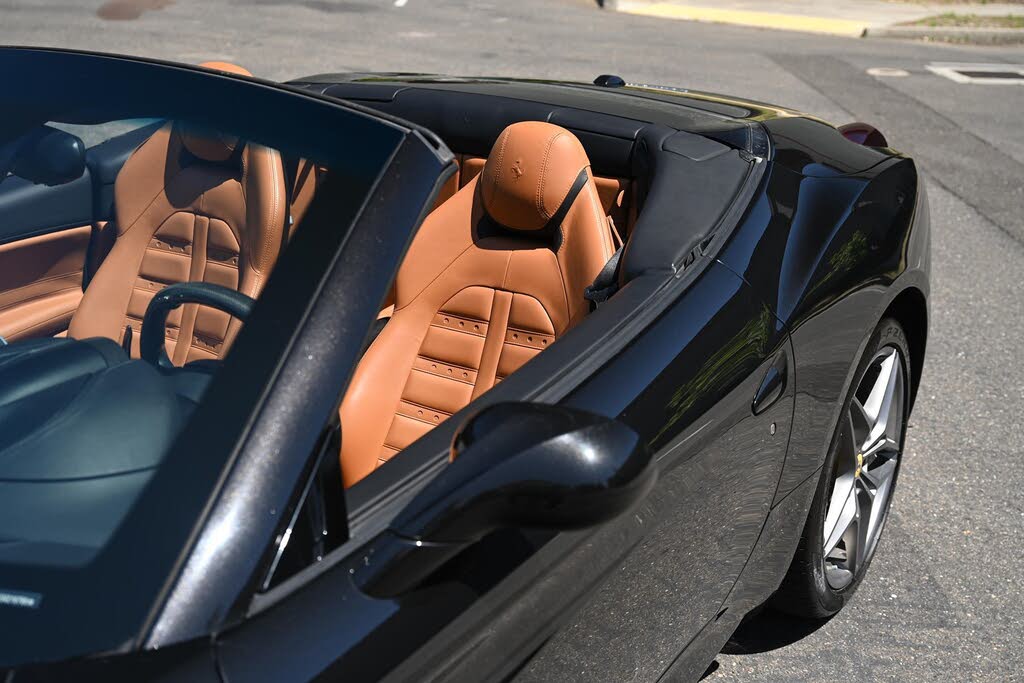 2016 Ferrari California T Roadster photo 6