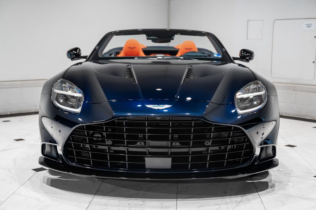 2026 Aston Martin Vanquish Volante RWD photo 7