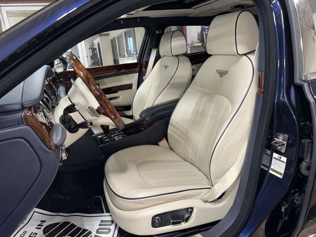 2016 Bentley Mulsanne RWD photo 13