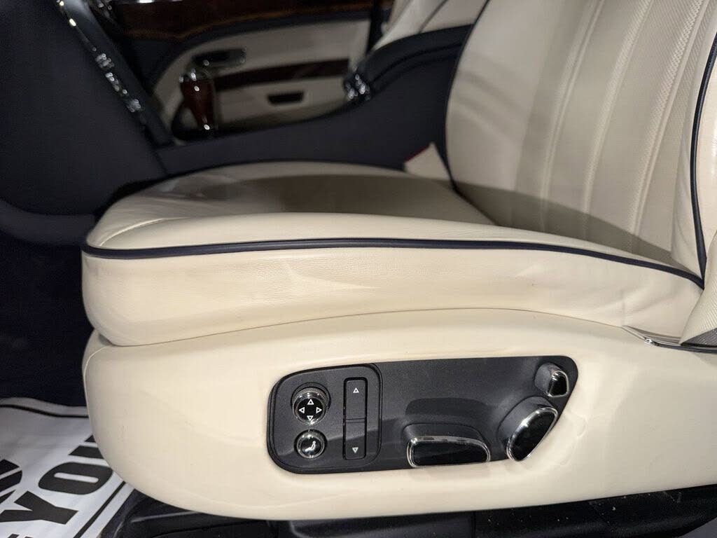 2016 Bentley Mulsanne RWD photo 14