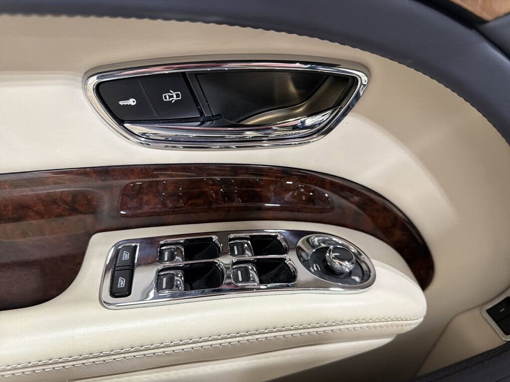 2016 Bentley Mulsanne RWD photo 15