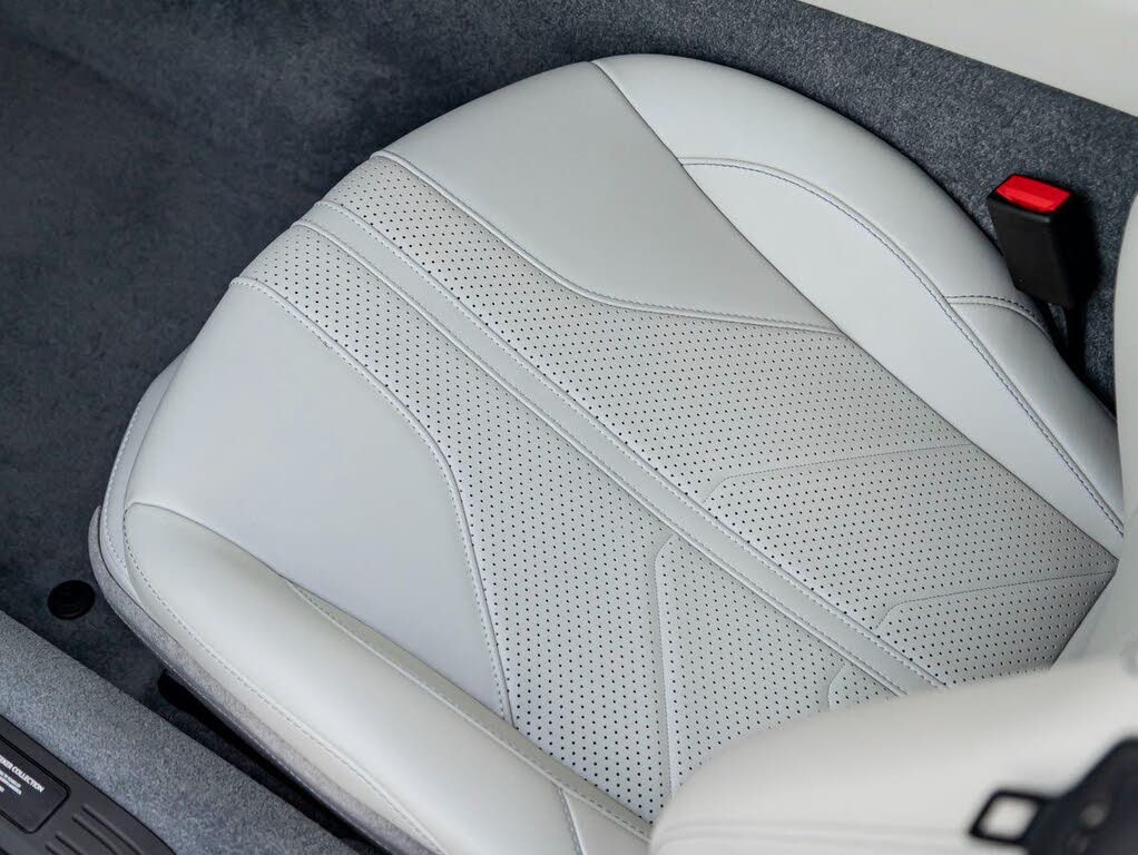 2026 Aston Martin Vantage Roadster RWD photo 17