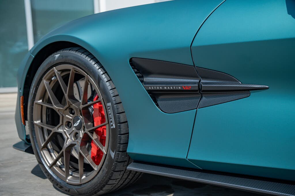 2026 Aston Martin Vanquish Coupe RWD photo 15