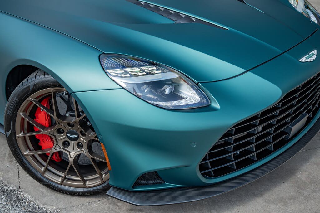 2026 Aston Martin Vanquish Coupe RWD photo 3