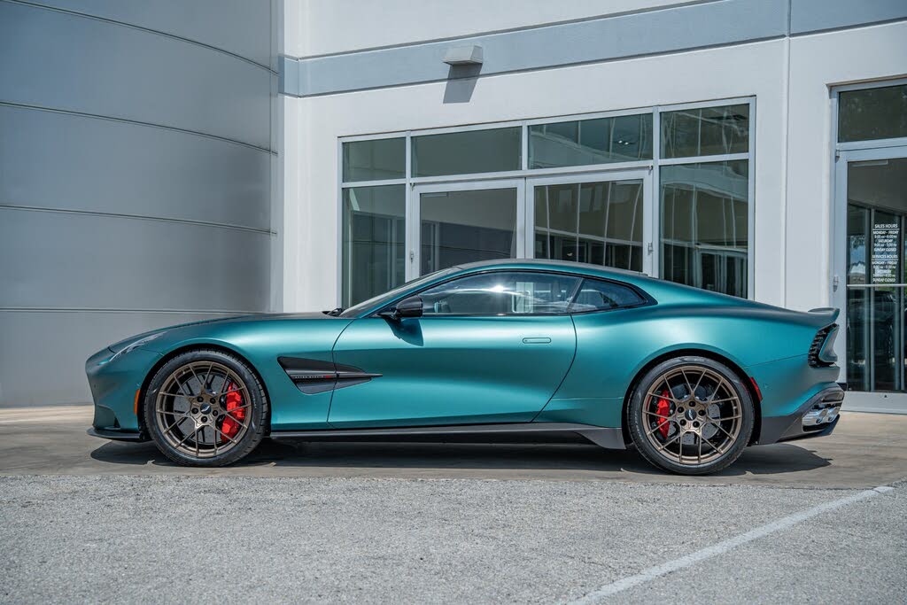 2026 Aston Martin Vanquish Coupe RWD photo 10