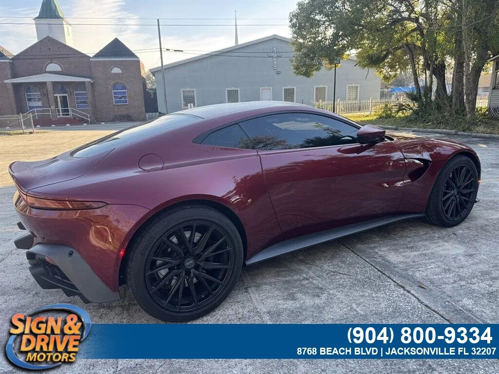 2020 Aston Martin Vantage RWD photo 3