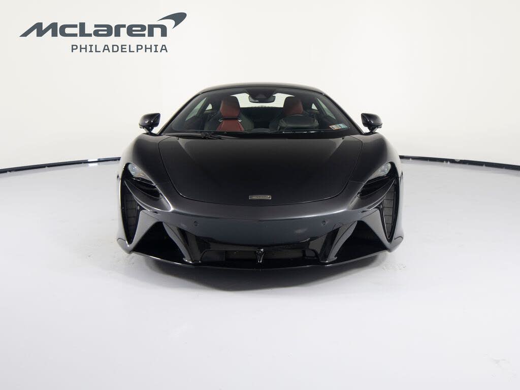 2025 McLaren Artura RWD photo 2