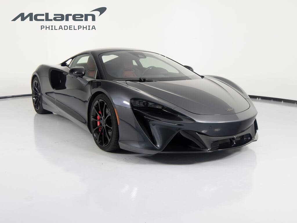 2025 McLaren Artura RWD photo 3