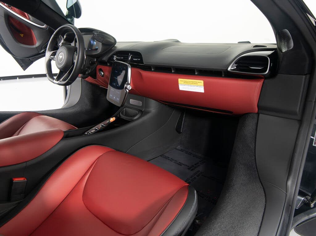 2025 McLaren Artura RWD photo 24