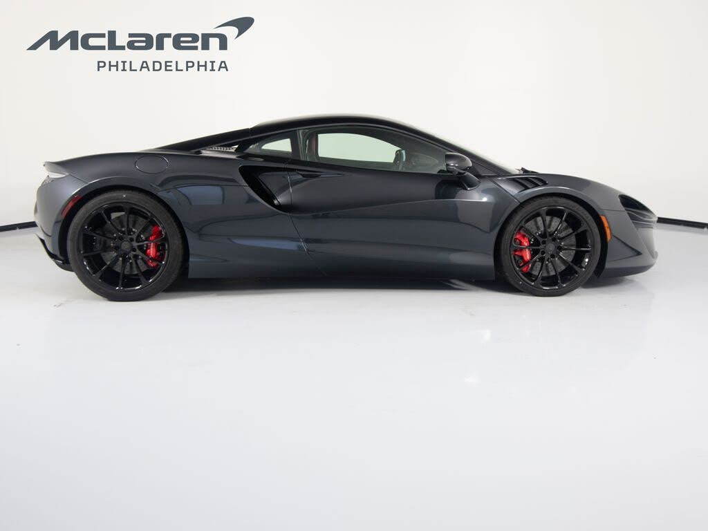 2025 McLaren Artura RWD photo 4