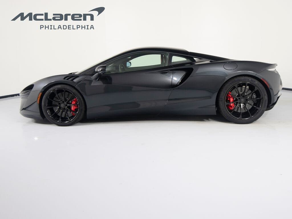 2025 McLaren Artura RWD photo 8