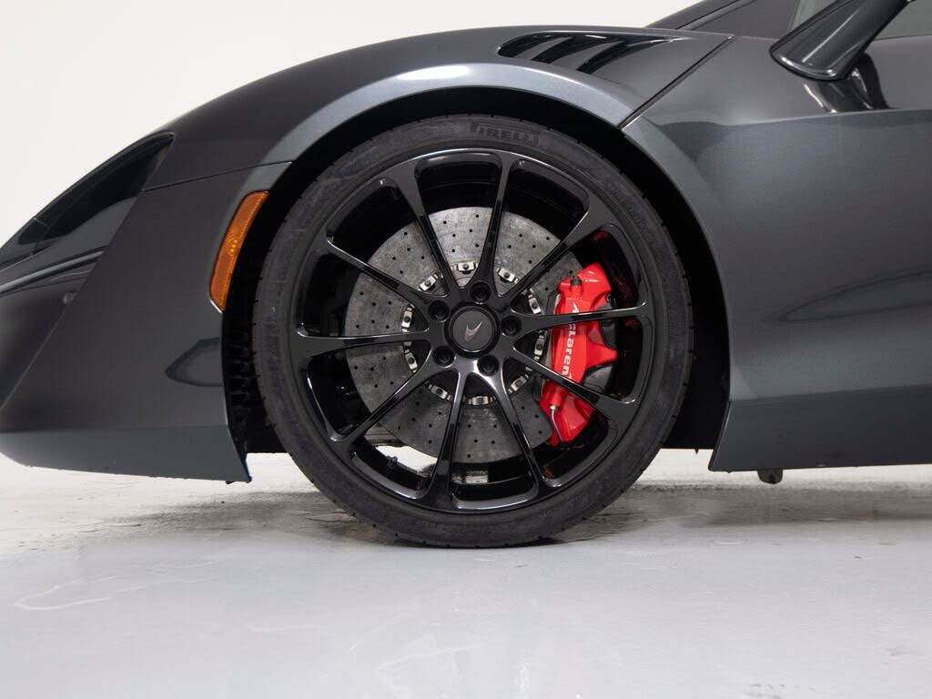 2025 McLaren Artura RWD photo 9