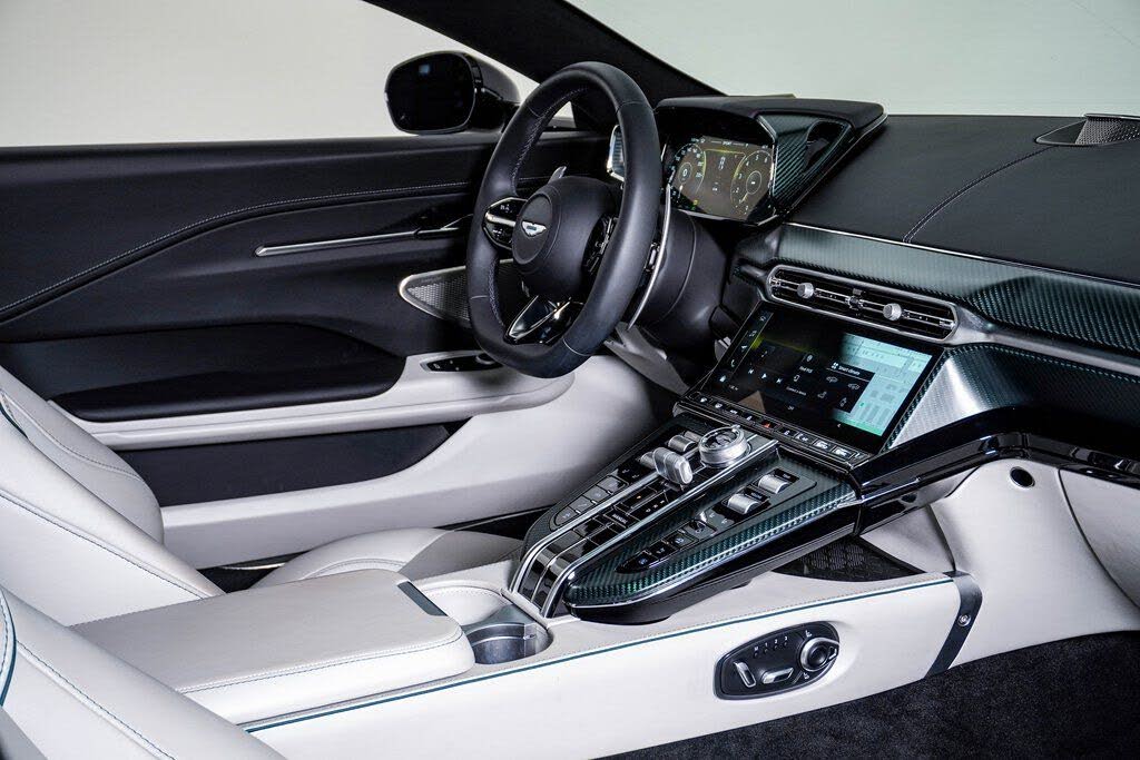 2026 Aston Martin Vantage Coupe RWD photo 17