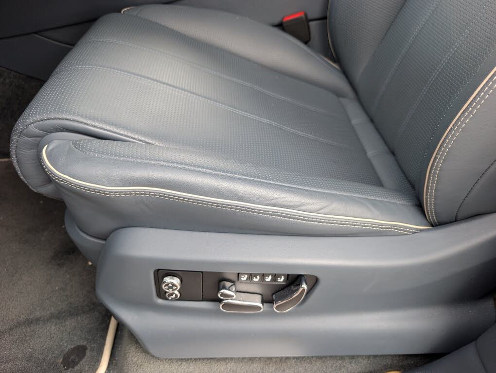 2023 Bentley Bentayga EWB V8 AWD photo 18