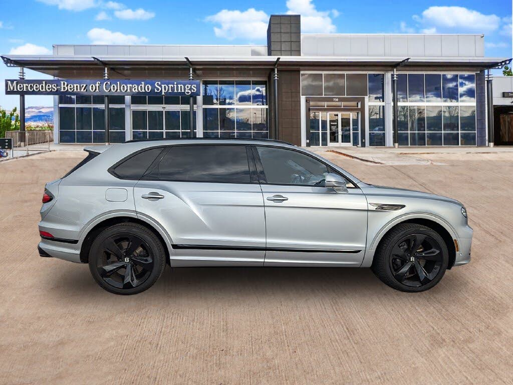 2023 Bentley Bentayga EWB V8 AWD photo 4