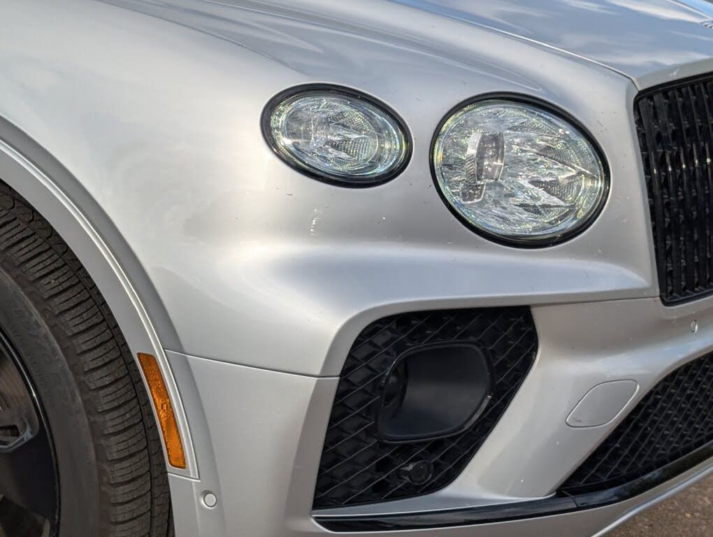 2023 Bentley Bentayga EWB V8 AWD photo 5