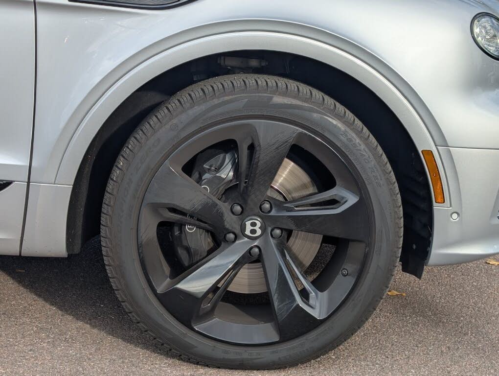2023 Bentley Bentayga EWB V8 AWD photo 7