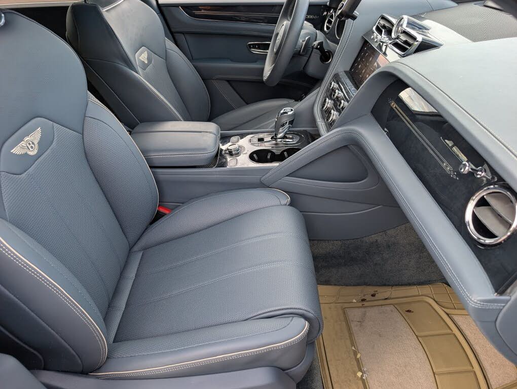 2023 Bentley Bentayga EWB V8 AWD photo 9