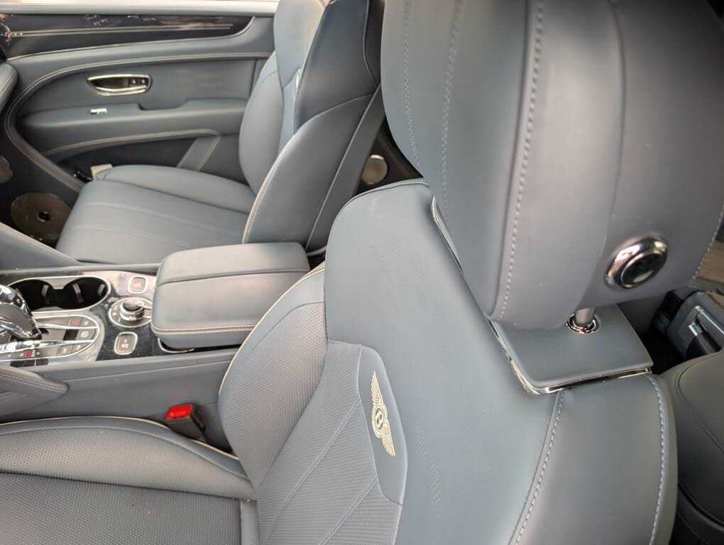 2023 Bentley Bentayga EWB V8 AWD photo 10