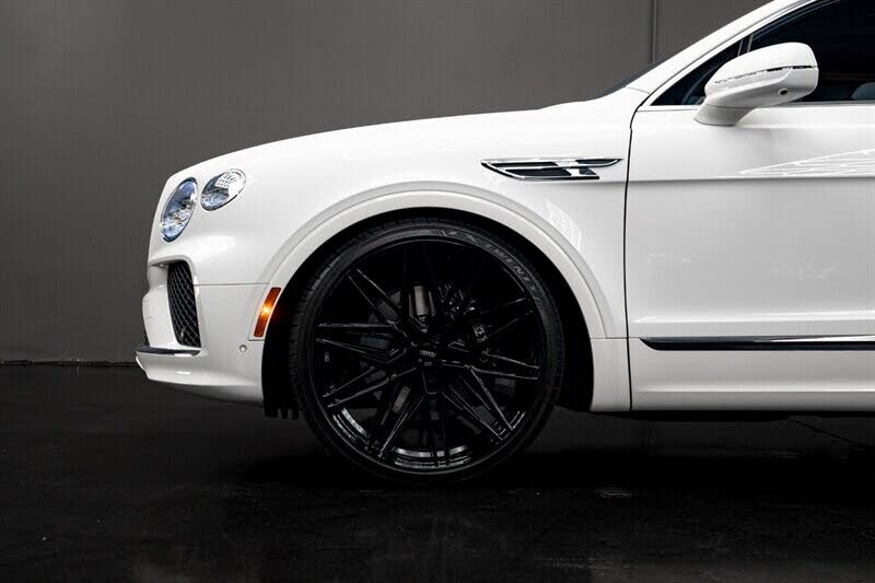 2024 Bentley Bentayga V8 AWD photo 4