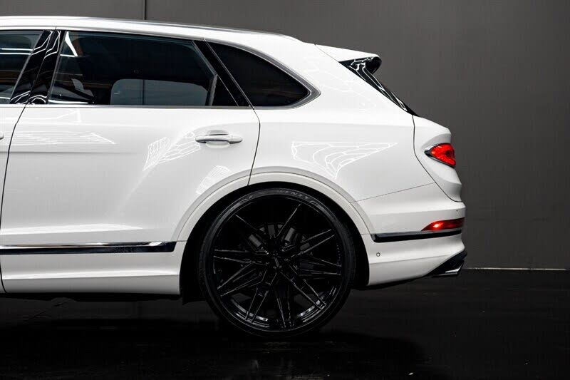 2024 Bentley Bentayga V8 AWD photo 6