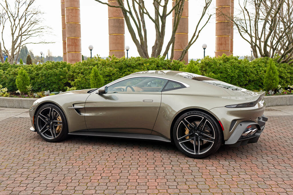 2025 Aston Martin Vantage Coupe RWD photo 2