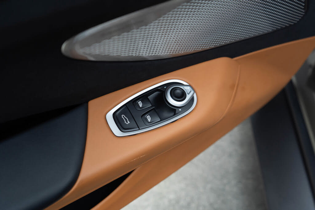 2025 Aston Martin Vantage Coupe RWD photo 14