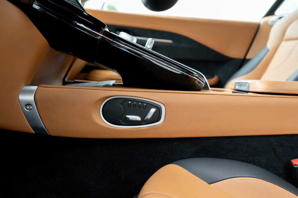2025 Aston Martin Vantage Coupe RWD photo 17