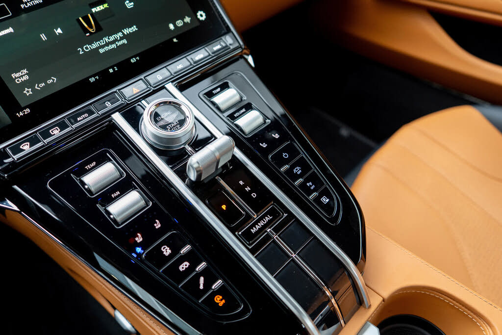 2025 Aston Martin Vantage Coupe RWD photo 19