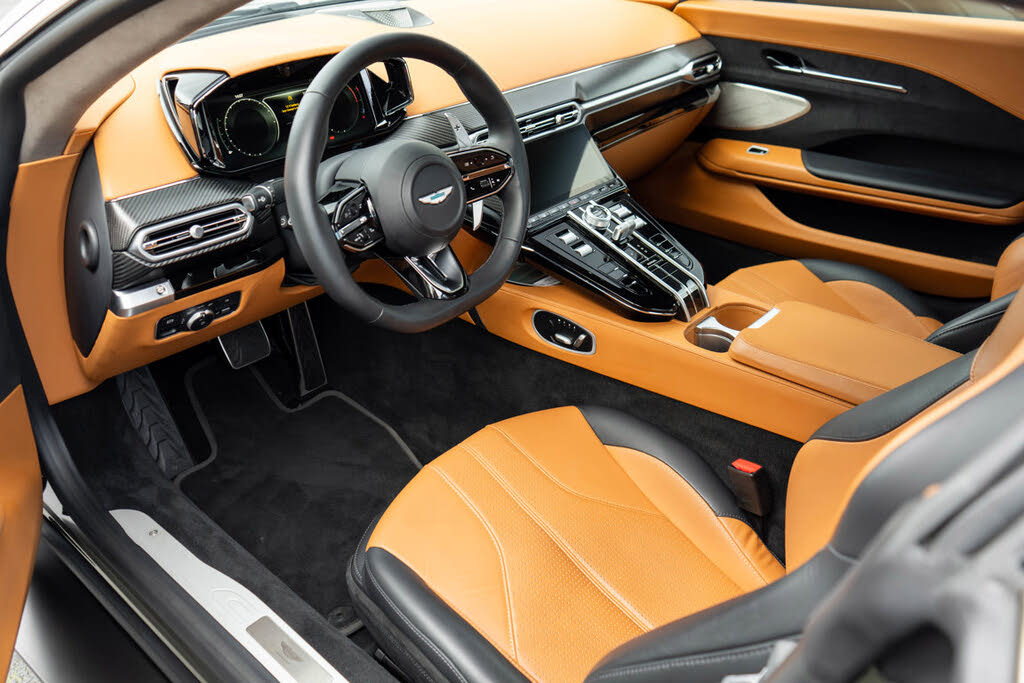 2025 Aston Martin Vantage Coupe RWD photo 3