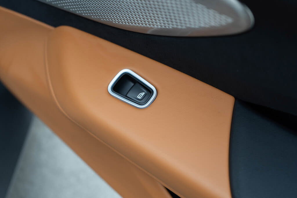 2025 Aston Martin Vantage Coupe RWD photo 23