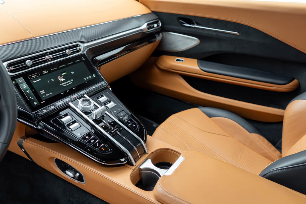 2025 Aston Martin Vantage Coupe RWD photo 9