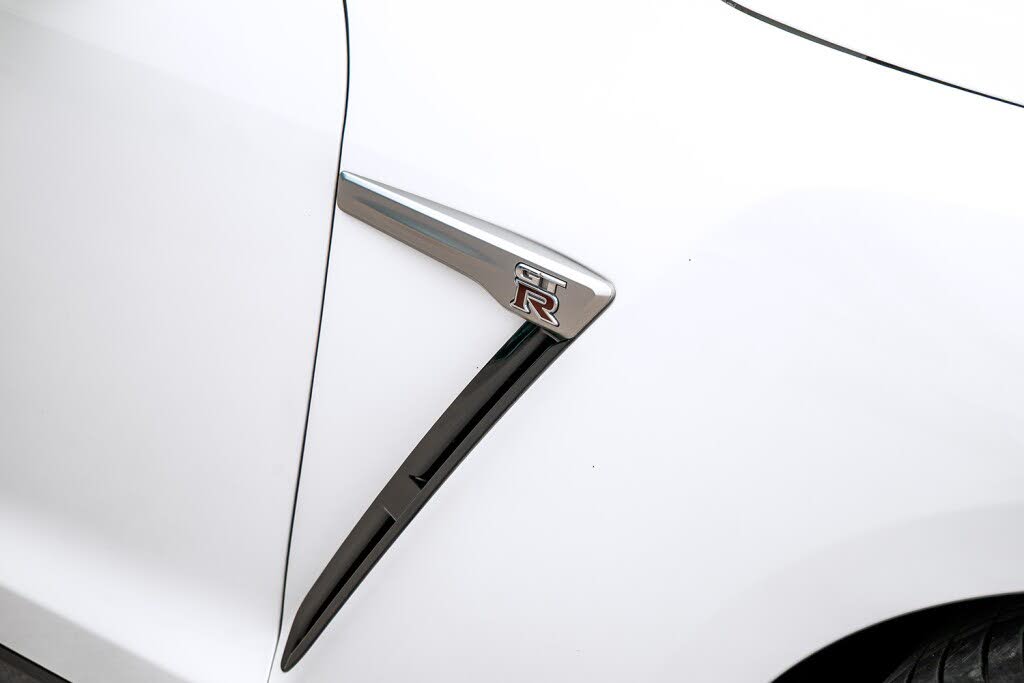 2020 Nissan GT-R Premium AWD photo 15