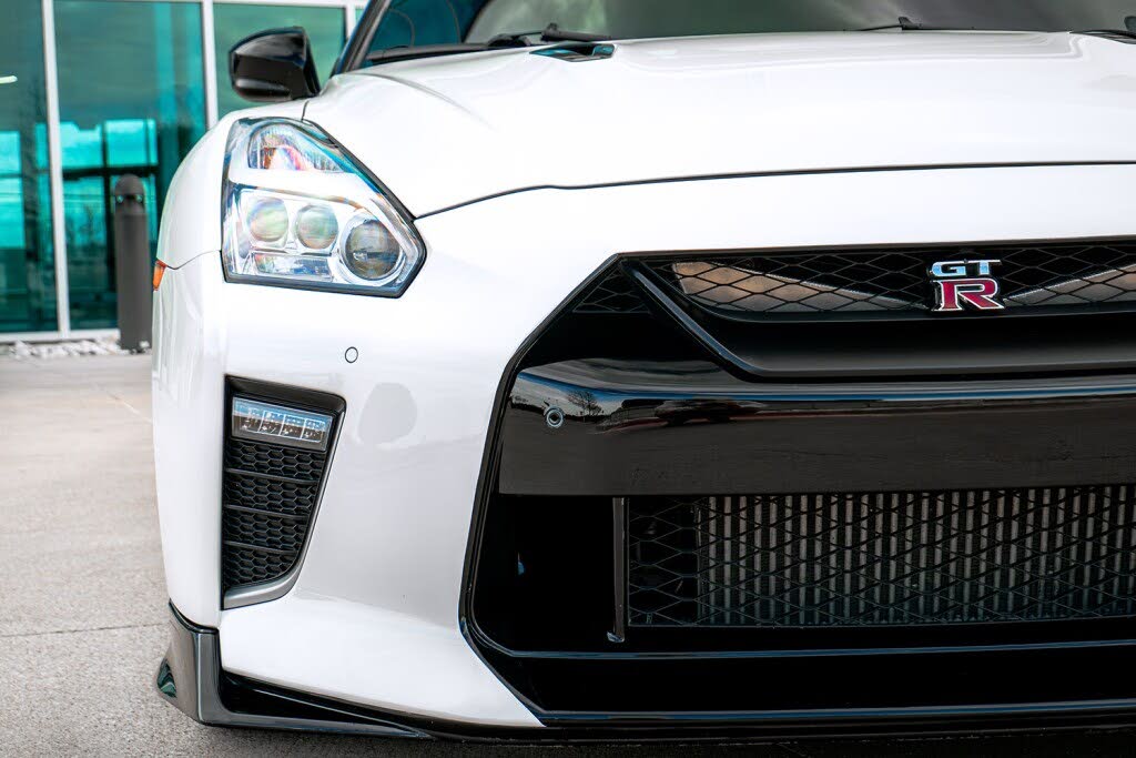 2020 Nissan GT-R Premium AWD photo 17