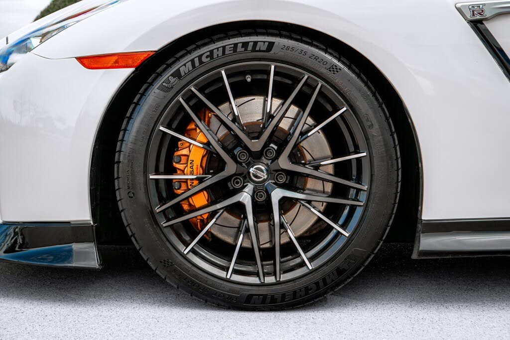2020 Nissan GT-R Premium AWD photo 19